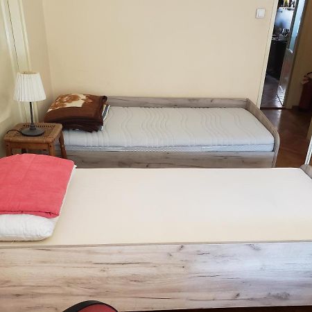 Private Cozy Room 2 With Shared Kitchen In Appartment Belgrado Exterior foto