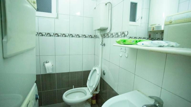 Private Cozy Room 2 With Shared Kitchen In Appartment Belgrado Exterior foto